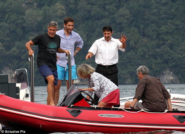 Джордж Клуни и Амаль Аламуддин принимают гостей на озере Комо