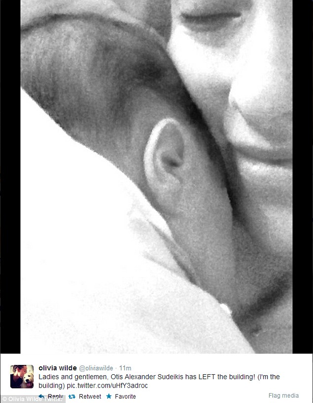 оливия уайлд с новорожденным сыном