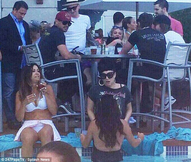 Леди Гага с бойфрендом в отеле