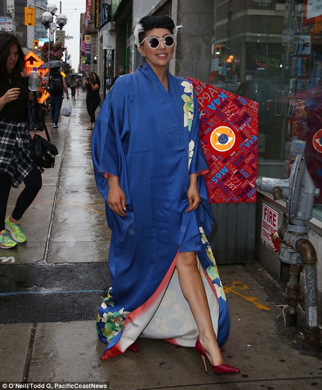 Леди Гага в кимоно