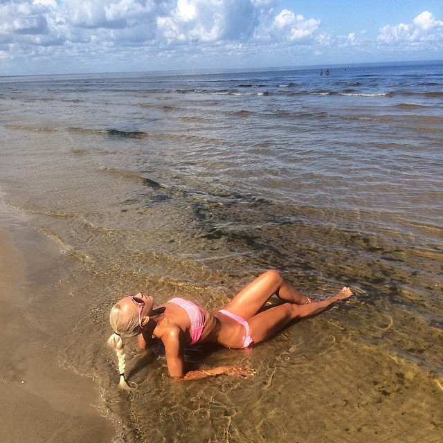 Ольга Бузова на пляже