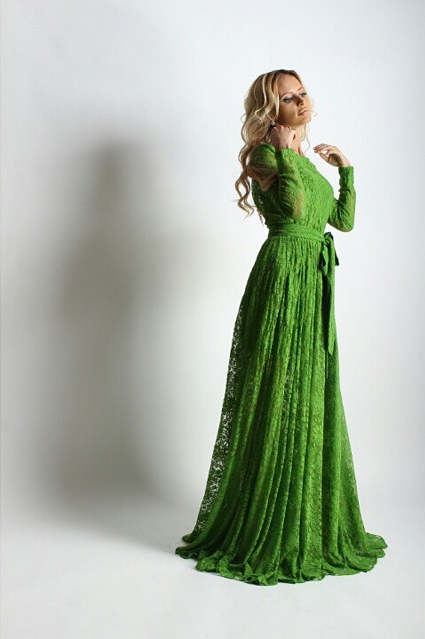 Дана Борисова в зеленом платье